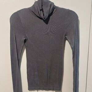 Uniqlo Heattech Long Sleeve Turtleneck Shirt